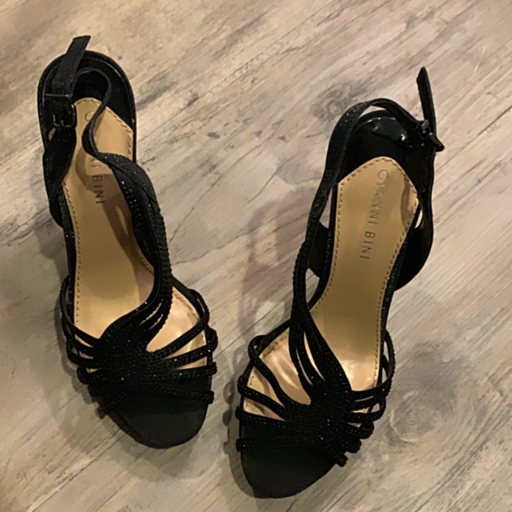 Gianni Bini size 6 black heels